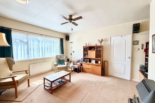 31, Luscombe Close, Newton Abbot photo 4