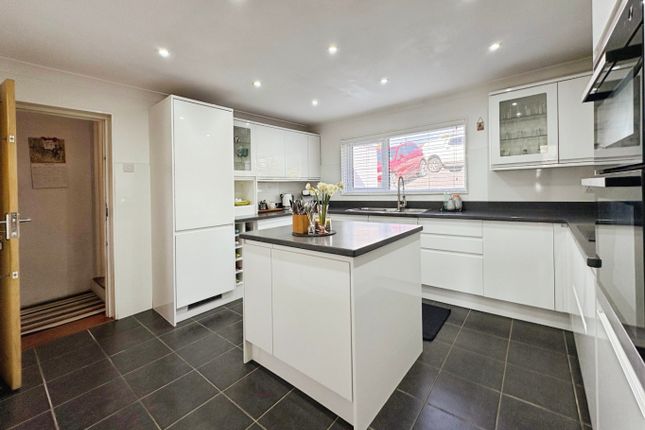 25, Marconi Close, Helston photo 4