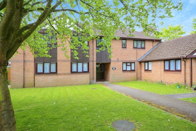 Thumbnail Flat for sale in Stewart Close, Abbots Langley
