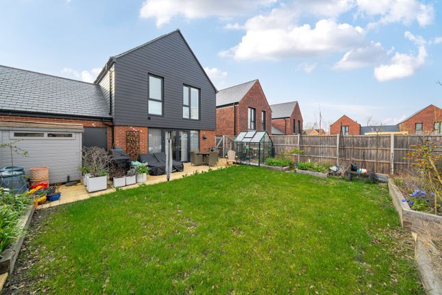 4, Buckthorn Grove, Cranleigh photo 3