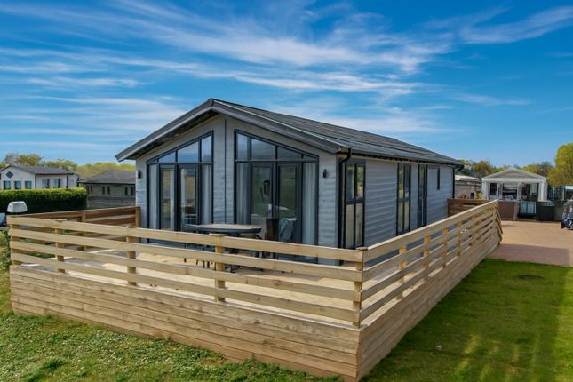 2-bed house on English Drove, Thorney, £213,000