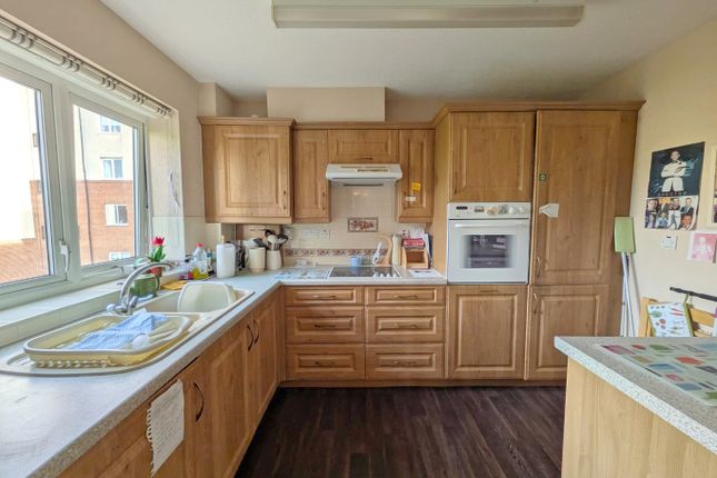 Flat 21, Alston Court, Westcliff-On-Sea photo 2