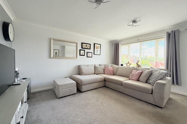 12, Churchbank, Stalybridge photo 4