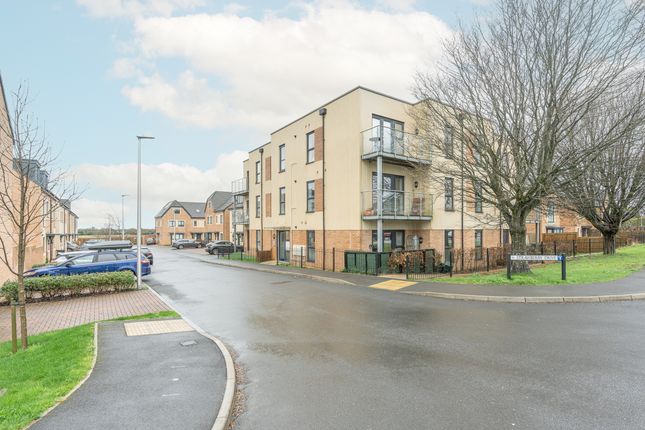 Thumbnail Flat for sale in Strawberry Drive, Yatton, North Somerset