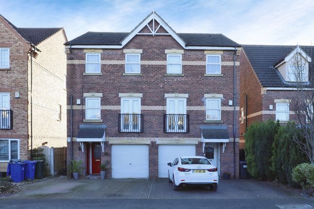 Town house for sale in Fewston Way, Lakeside, Doncaster