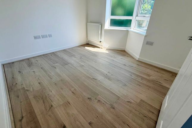 Flat 14 - 5, Nelson Grove Road, London photo 2