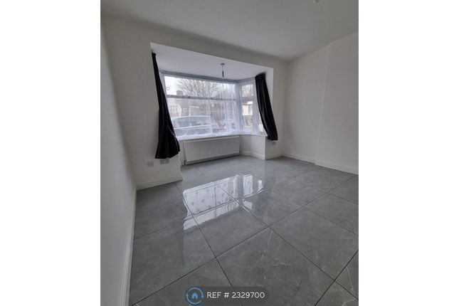 Lyncroft Avenue, Lyncroft Avenue Room, Pinner photo 2