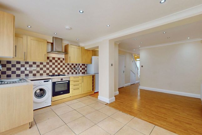 39 Woodstock Gardens, Hayes photo 3