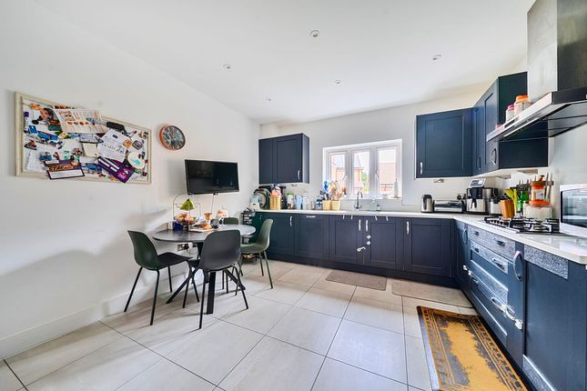 12, Holbeach Avenue, Bedford photo 4