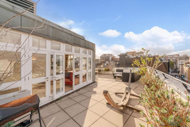 Flat for sale in Farringdon Road, London