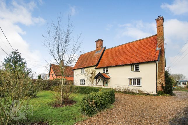 4 bed detached house for sale in The Street, Brome, Suffolk Brome IP23