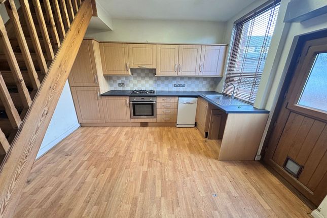8 Portland Grove, High Peak photo 4