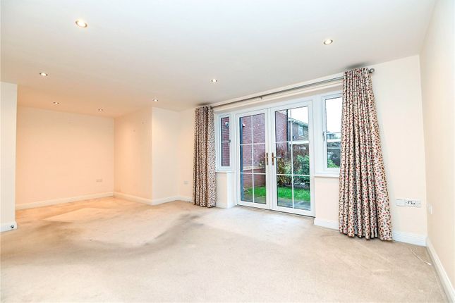 Flat 3, 10, Mount Avenue, Hampshire photo 2