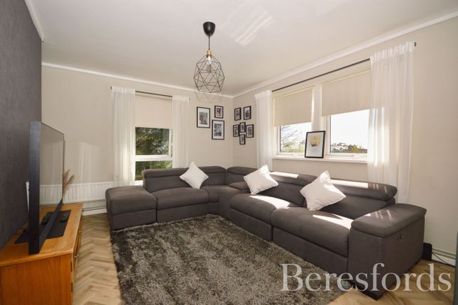 30, Prospect Place, Collier Row photo 4