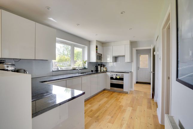 3 Kings Drive, Newmarket photo 2