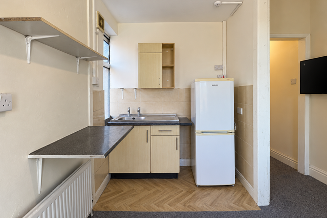 Flat 4, 338 Humberstone Road, Leicester photo 2