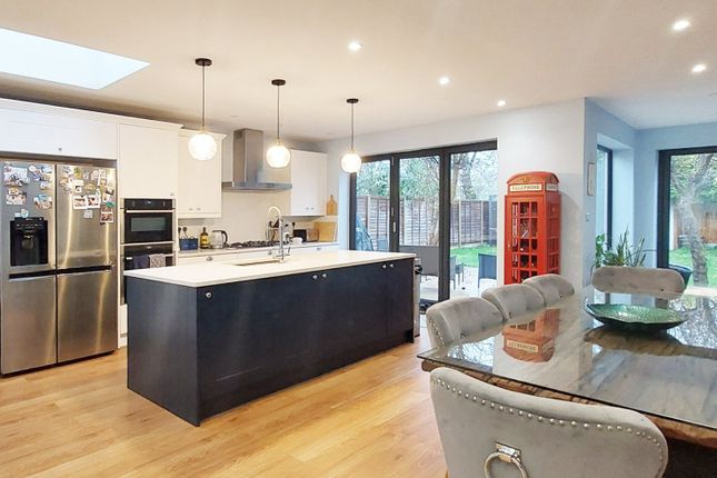 62 Roxborough Road, Harrow, Greater London photo 4