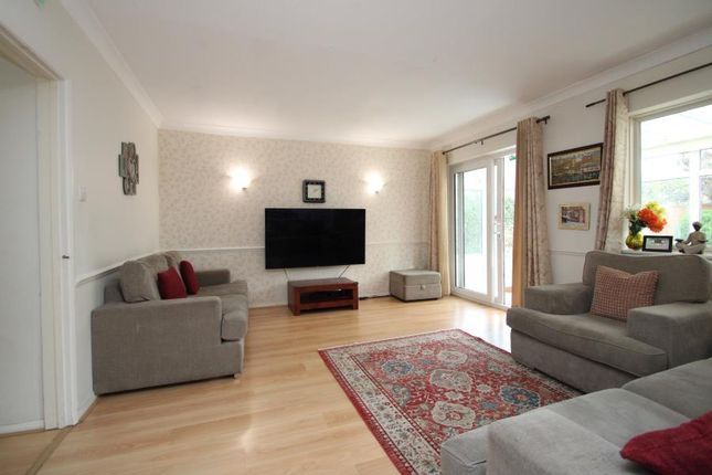 1, Russet Close, Walton-on-Thames photo 3