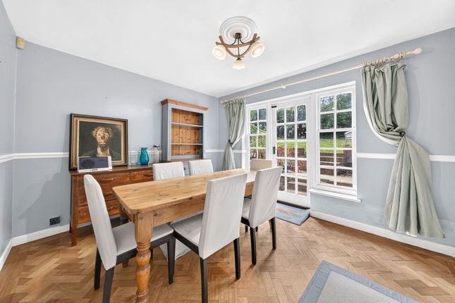Flat 14, Stonehills Court College Road, London photo 4