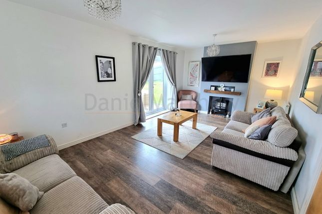 28 Ffordd Y Draen, Bridgend photo 2