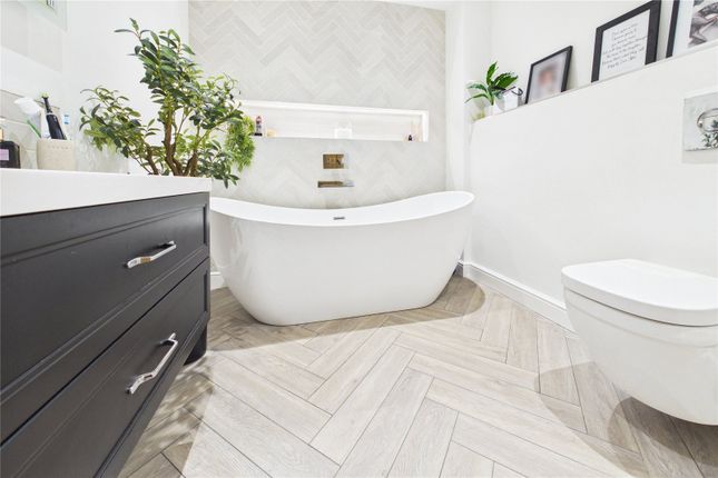Byewaters, 7, Harewood Drive, Thatcham photo 4