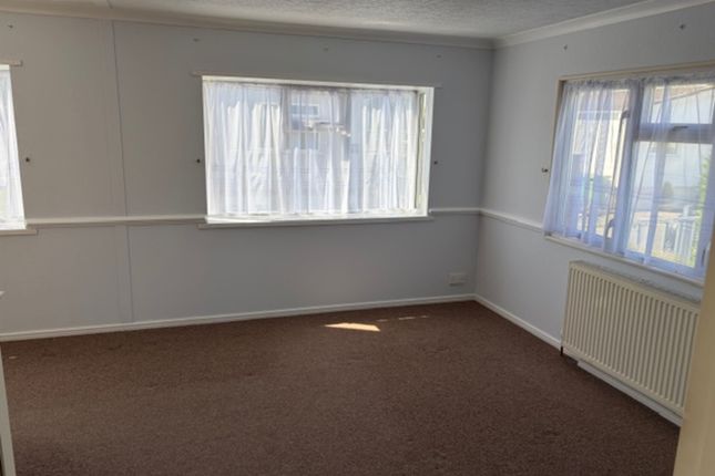 26 Abbeyfields  Thameside, CHERTSEY photo 5