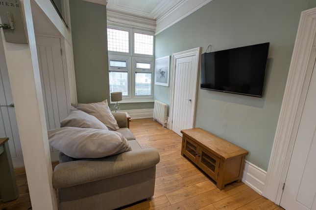 Flat 2, 58, Earls Avenue, Kent photo 4