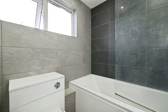 120, Nutley, Berkshire photo 5