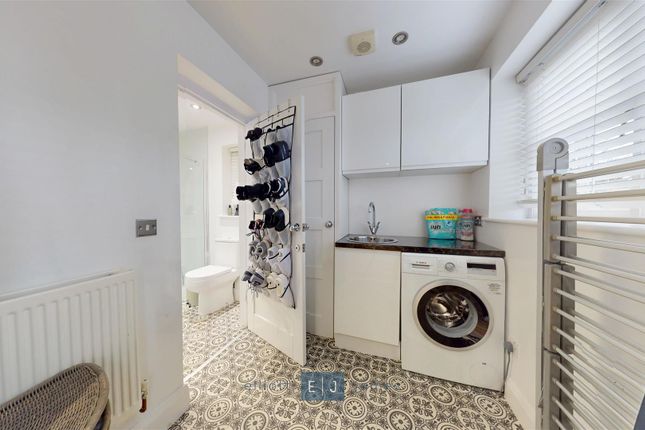 30, Knights Walk, Abridge Romford photo 4
