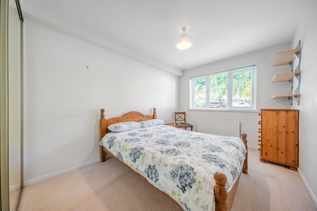21, North Grove Court, West Yorkshire photo 4