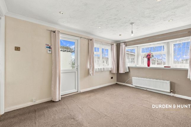 17 Highfield Tower Park, Hullbridge photo 3