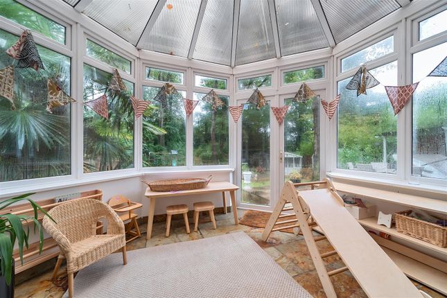 11, Edgbarrow Rise, Sandhurst photo 2