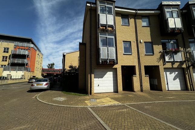 4 Bedroom Town House Next To Train Station, Cambridge, Cb1