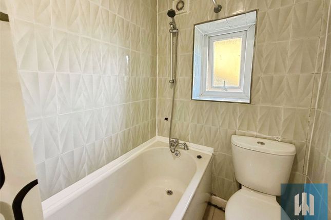 12, Sheepridge Road, Huddersfield photo 4