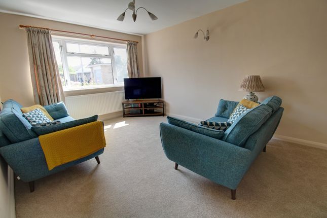 9, Lincoln Close, Ipswich photo 2