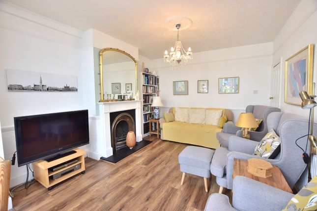36, River Avenue, Palmers Green  photo 4