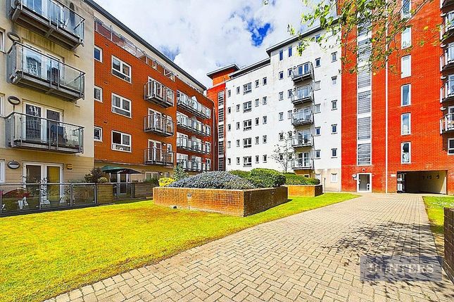 Thumbnail Flat for sale in Lower Canal Walk, Southampton