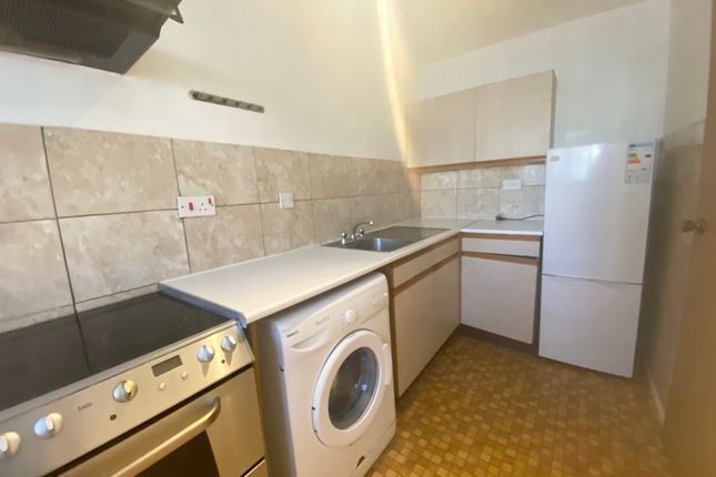 Flat to rent in Gade Close, Hayes