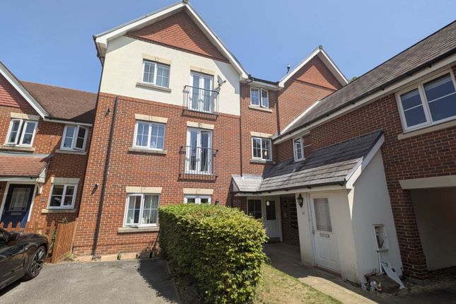 2-bed flat on 54, Royal Drive, Bordon, £155,000