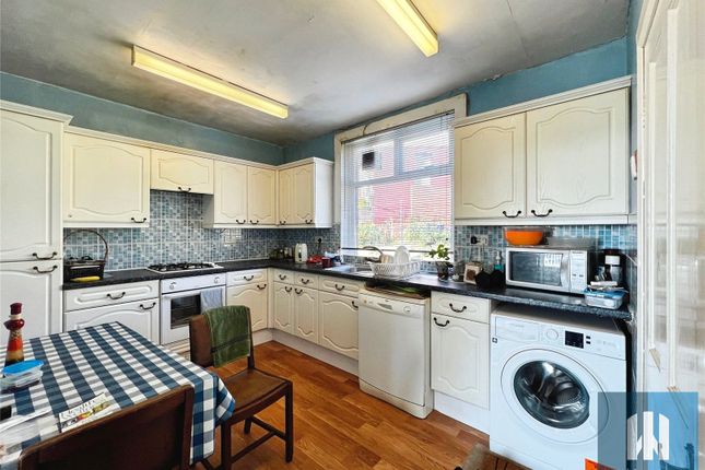 2, Yew Green Avenue, Huddersfield photo 2