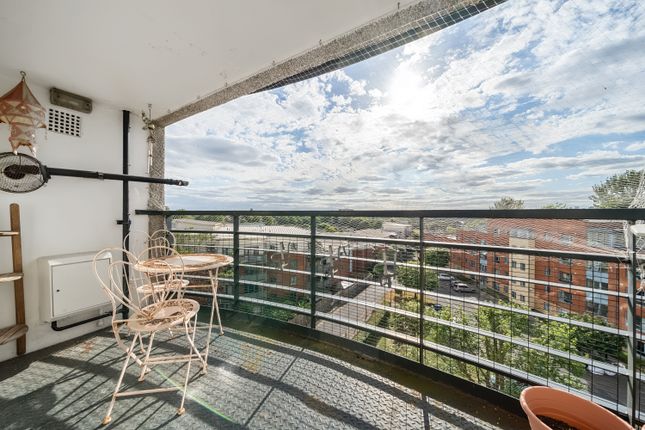 Flat for sale in Flat 66 Greenwich Heights, Master Gunner Place, London