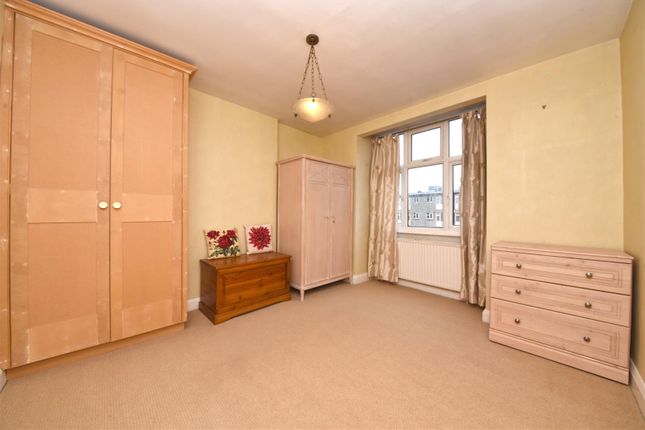 Flat for sale in Sherwood Hall, East Finchley