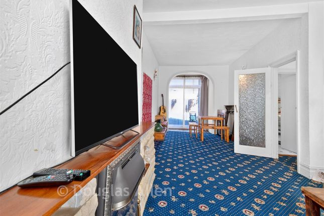 9, Fairlight Avenue, Woodford Green photo 2