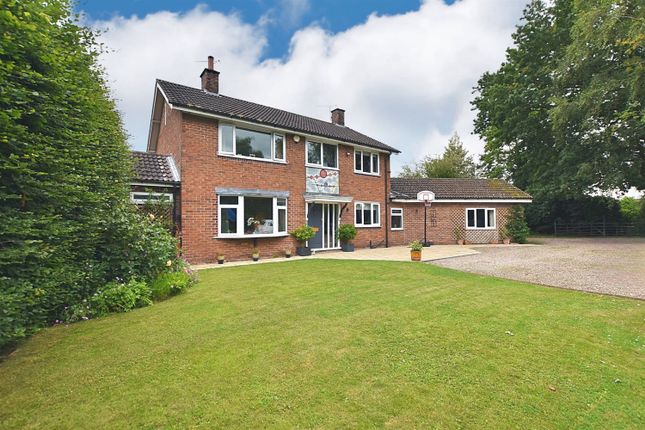 Thumbnail Detached house for sale in Chester Road, Holmes Chapel, Crewe