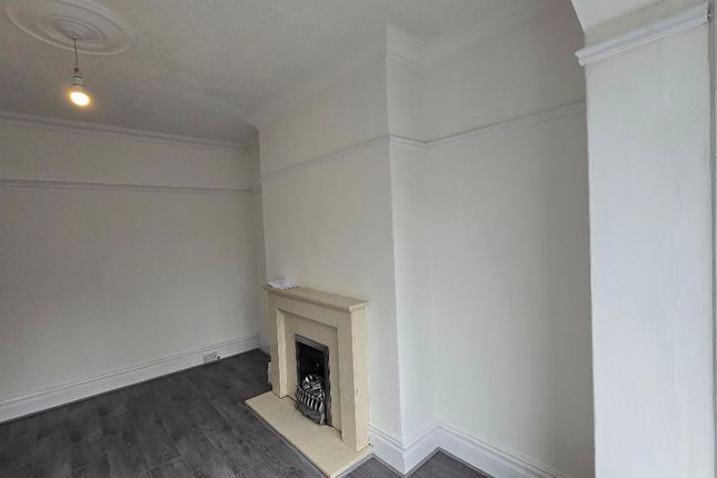 19 Chamber Road, Oldham photo 3