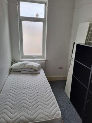 Thumbnail Shared accommodation to rent in Babington Road, London