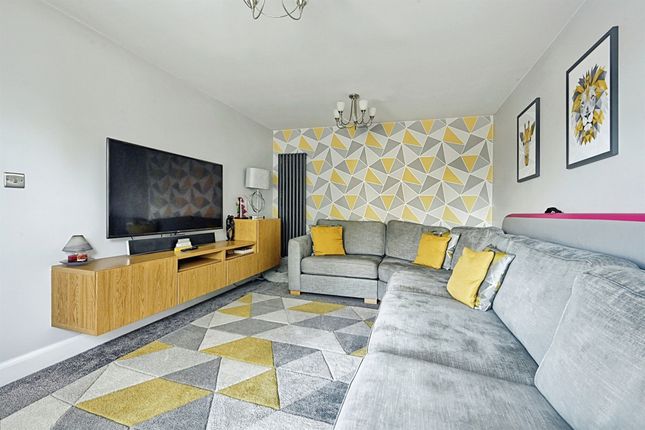 8, Whitehead Close, Bradford photo 2