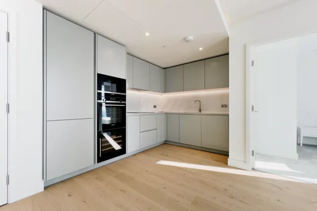 LD-Harcourt Tower, 67, Marsh Wall, London photo 3