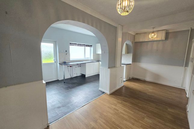 69 Jubilee Crescent, Bridgend photo 2