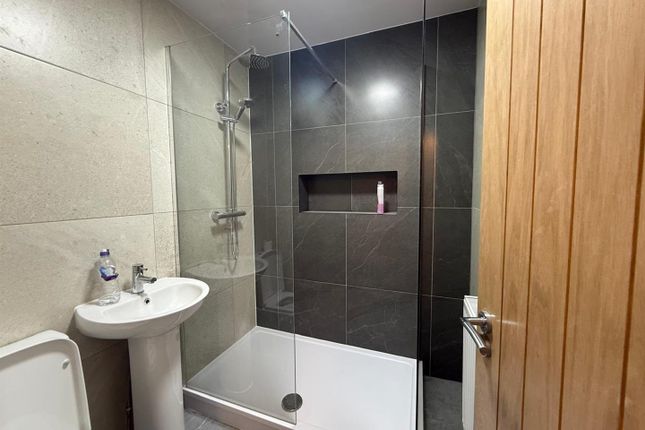 151, Blackburn Road, Bolton photo 3